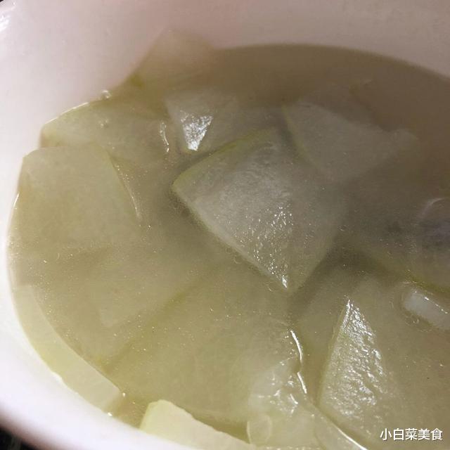 冬瓜|中餐厅：张亮用冬瓜煮汤不去皮？能喝吗？网友：他真的会做菜？