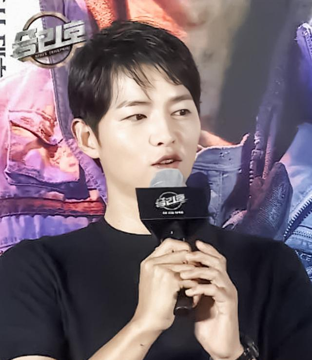 宋仲基|宋仲基现身发布会,瘦身成功脸却变油腻,离婚一年多还不在状态?