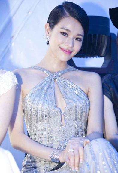 胡杏儿|被黄宗泽“哄”8年,小3逼宫终心死,胡杏儿转身倒贴3000万嫁人