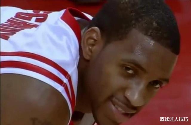 德维恩·韦德@NBA最淡定6个瞬间：科比被球砸脸眼都不眨，韦德老大爷散步帽对手