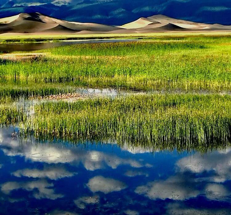 新疆维吾尔自治区 天山脚下的边陲小城，名气虽不及伊犁，但风景美如画