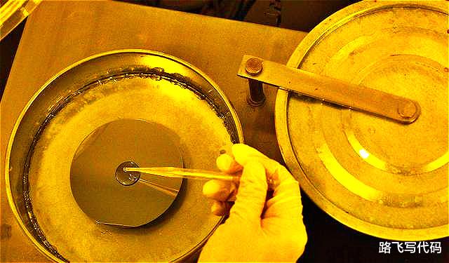 光刻机:南大光电突然宣布!国内光刻机领域再迎突破,日本、美国始料未及