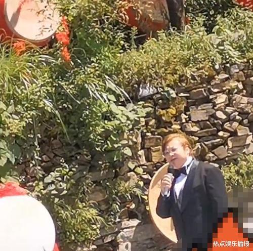 韩红|韩红减肥成功！身材瘦到撑不住衣服，网友直呼模样大变不敢认