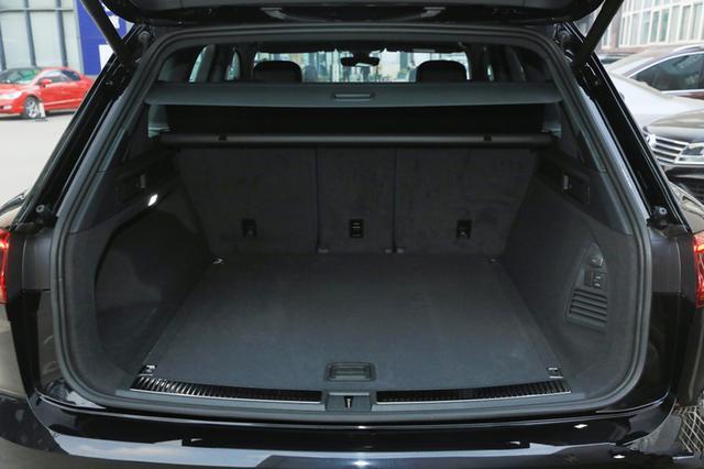 【大众途锐】比奥迪Q7还憋屈!从57万下探到45万,比高铁还舒适,却没人要