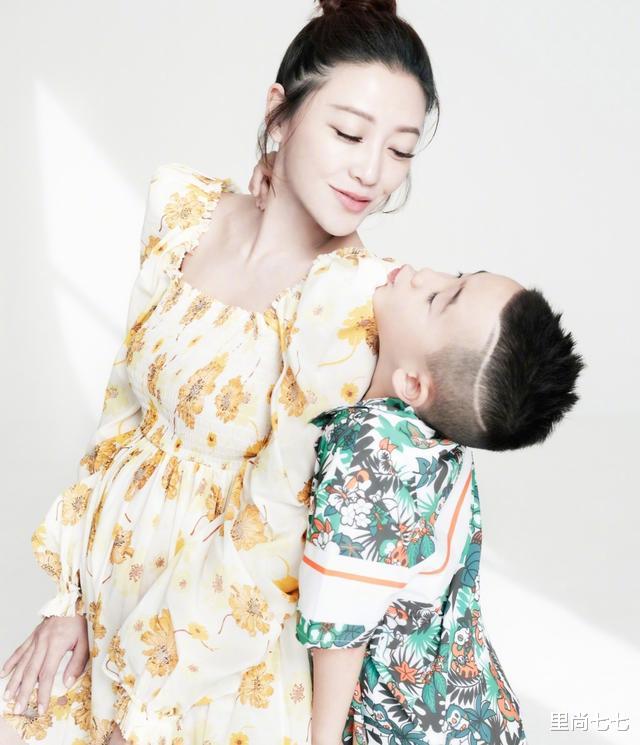 应采儿▲应采儿一家为儿子庆生，大儿子越来越像陈小春，应采儿产后恢复好