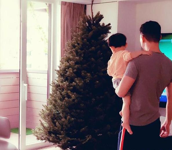 [谢天华]带你参观谢天华的家，香港的房价那么高，他家院子却还有儿童滑梯