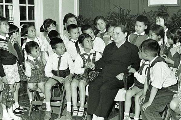 「孙中山」相爱却不能相守，国母宋庆龄晚年时的悲哀，究竟是怎么一回事