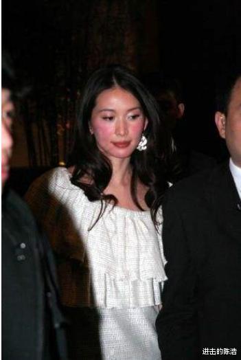 「那英」乐坛最彪天后那英,“得罪”半个娱乐圈的人,唯独见到她不敢惹