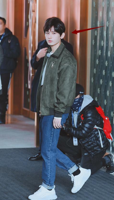 成毅|成毅真人长啥样?上《跑男》被抓拍,看清腿长,这确定是真实的?