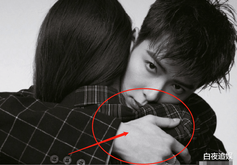 张铭恩▲张铭恩称分手半年，跟徐璐四个月前情侣杂志被扒，拥抱姿势引热议