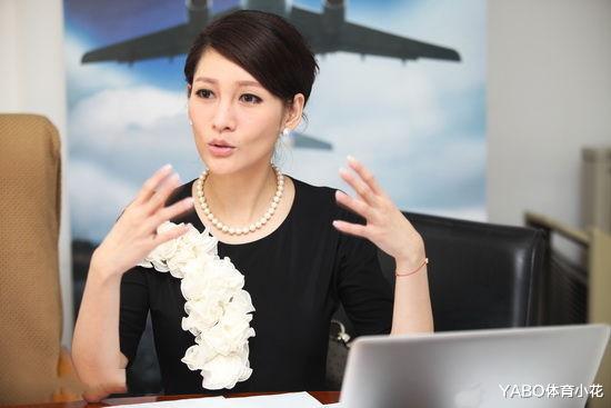 「冯小刚」曾是央视第一美女主持，和冯小刚夜宿8小时被富豪老公抛弃，至今无人敢娶