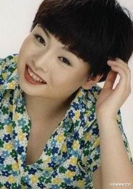 李琼|唱《山路十八弯》的李琼,因为朱迅的一字之差,“葬送”了乐坛之路!