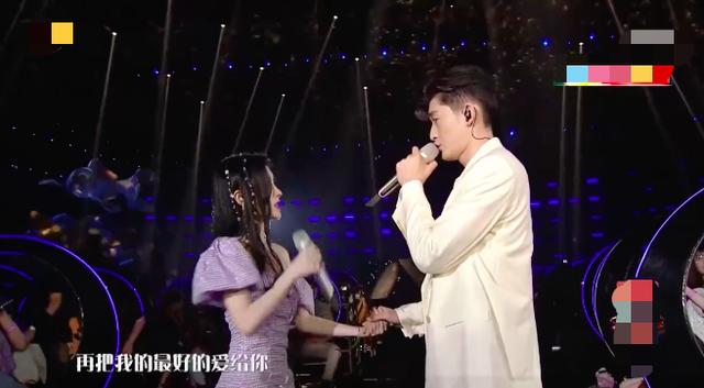 鞠婧祎|湖南晚会女星扎堆翻车？胡冰卿发际高被疑秃头，鞠婧祎鼻子再遭嘲