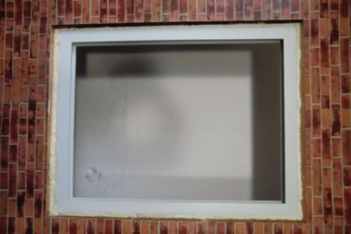 避雷针|装修“避雷针”，门窗填缝水泥VS发泡胶，才半年就有裂缝，太坑了