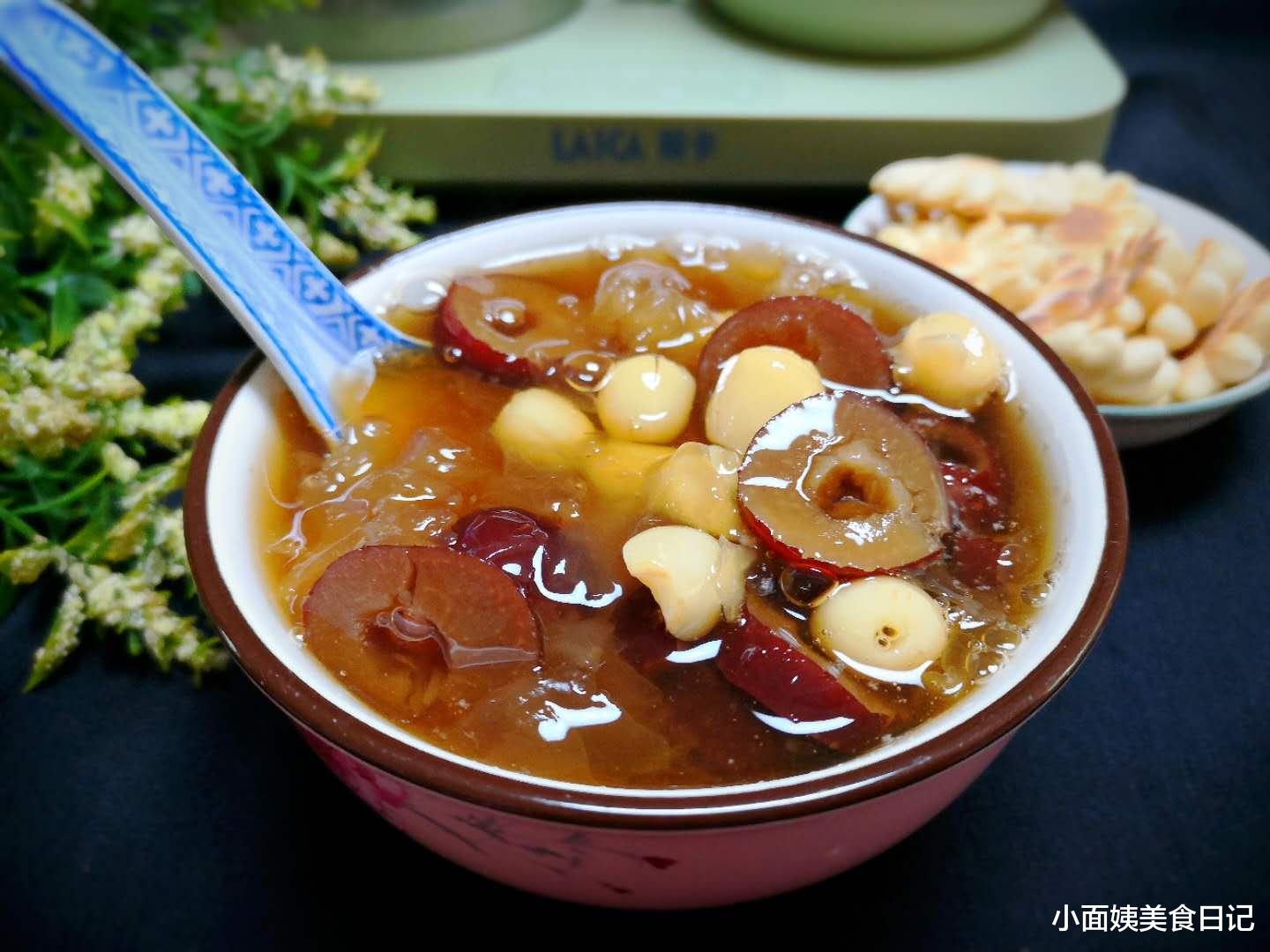 #银耳#年龄越大，气血越差，坚持每天吃碗它，香甜美味，气色慢慢补回来