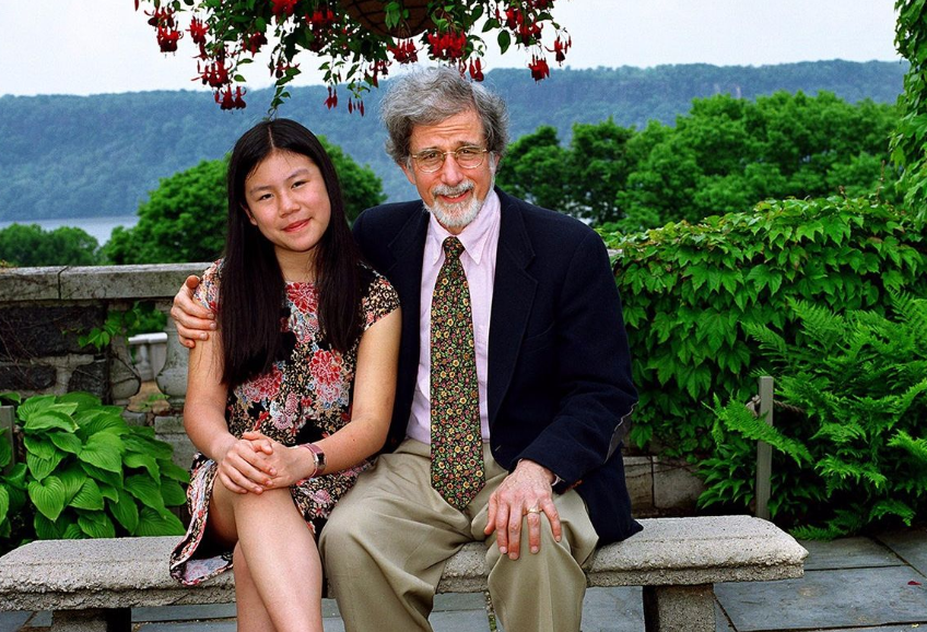 『美国』为啥美国人都喜欢收养中国女孩？真相你可能不信！