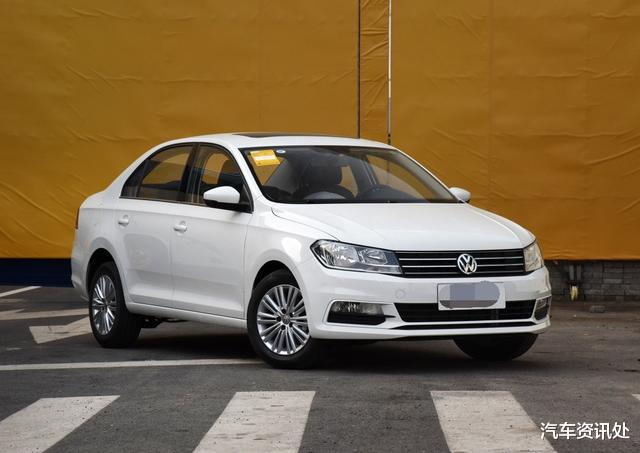 「桑塔纳」这款家用轿车，虽然配置简陋、外观中庸，但是年销25万辆