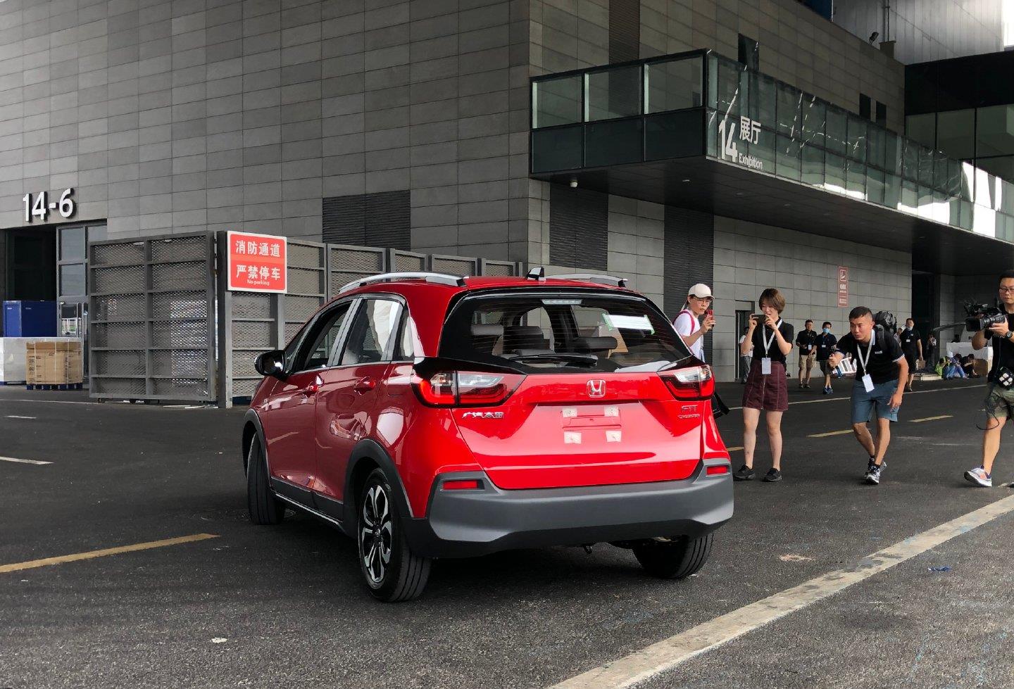 本田飞度|本田又一“王者”小型车出道!高速120静谧无声,8.18万追击Polo
