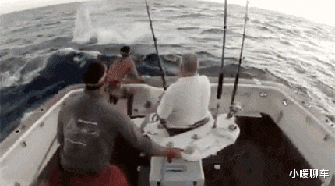 |“今天偶遇马化腾,让他给我充500Q币,这要求不高吧?”哈哈哈