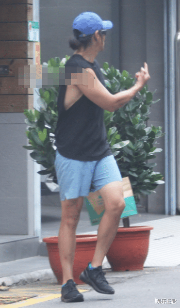 袁嘉敏|38岁彭于晏被路人指点，当街不爽竖中指，网友：表里不一