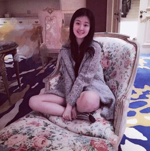 乔欣|晒晒乔欣住的豪宅，家门口到客厅要走十分钟，家常便饭有虾有鲍鱼