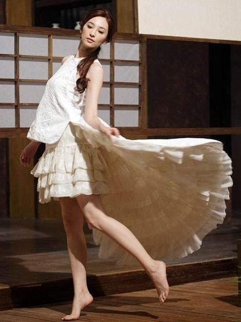 吴佩慈|6年怀4胎，花9亿讨好准婆婆，如今40亿身家仍未进豪门