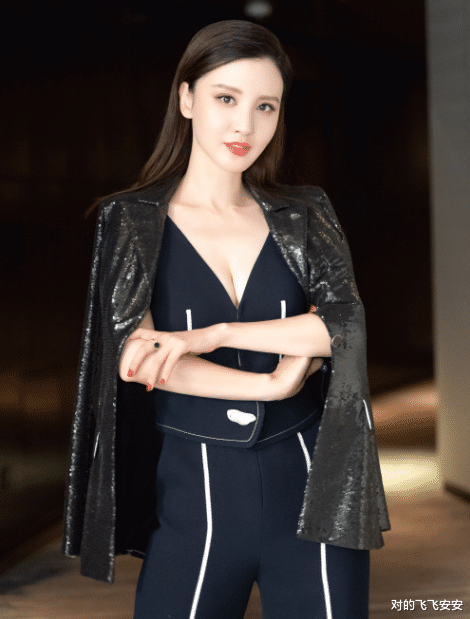 「虞姬」“虞姬”有多撩人？一套“花瓶装”，展现39岁最美的样子