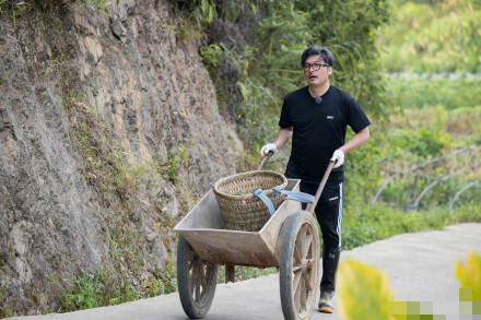 张靓颖|李湘夫妇参加减肥综艺，甜蜜体验农家乐，大肚腩消失瘦身初见成效