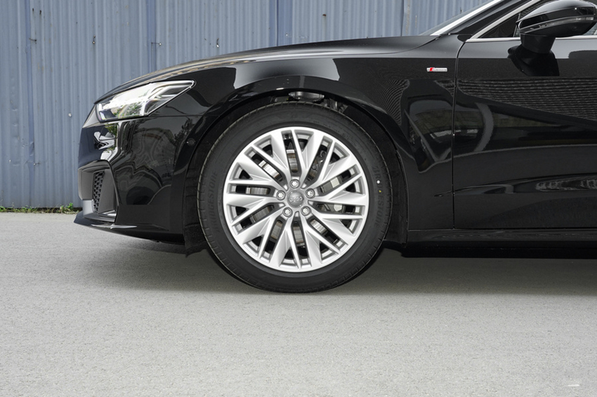 奥迪A7■真正“撩妹王”!买不起帕拉梅拉选它,配无框门+大溜背,跌7万不屑奔驰E