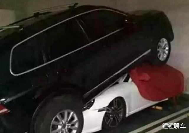 『保时捷』15万车位被保时捷霸占,女车主:有种就停我车上面!业主:满足你