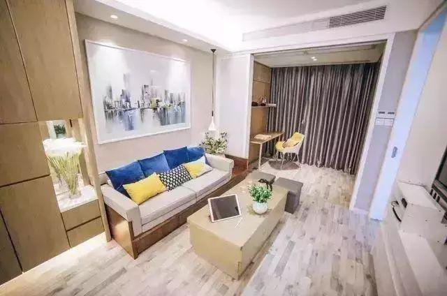 ▲48平小蜗居硬是挤出两间房,阳台书桌后面隐藏床设计,太赞了