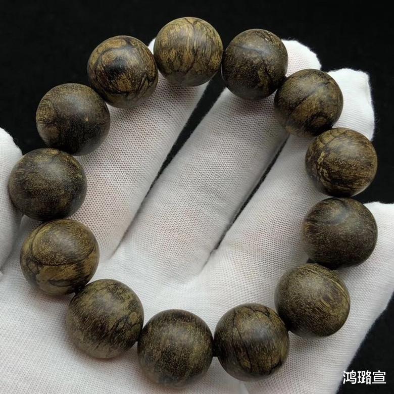 |沉香贵为木质文玩“巅峰”但是处境却十分尴尬！价值高昂为哪般？