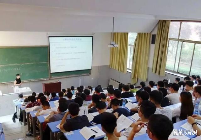 大学|今年大一新生太“幸运”了，有4个特殊“福利”，网友：史无前例