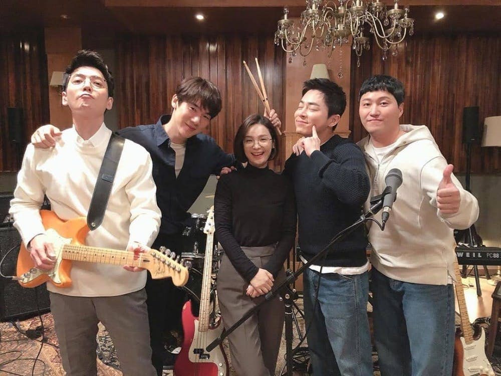 [杀青]《机智医生生活》第一季杀青了！柳演锡、郑敬淏晒未公开照片