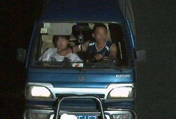 别小看交通摄像头，1000米内想不成“网红”都难，视频比手机清晰