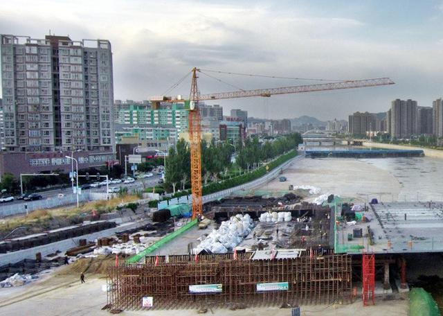 越南新建大橋一夜坍塌，上萬民眾站出來高呼：讓中國賠3000億！-圖3