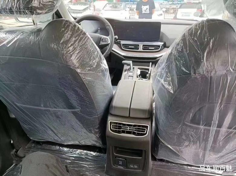 奇瑞|“宾法”设计师没白请！奇瑞蚂蚁到店，颜值媲美卡宴，轴距超2米8