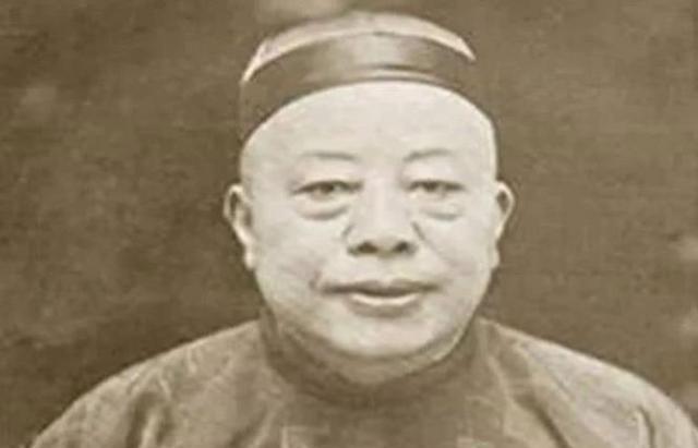 杜月笙■杜月笙被绑架,绑匪要价40万,杜月笙说:我给你90万