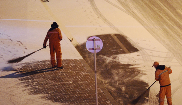 前方冲锋号 69岁环卫工寒冬街头猝死：无休息日3点起来工作，救护车到时身体已硬，曾希望干脆地走“不给子女添麻烦”