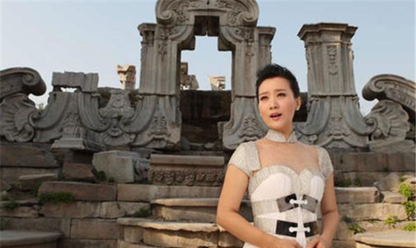 谭晶|她是知名歌唱家，国家一级演员，上过12次春晚，丈夫背景更不一般