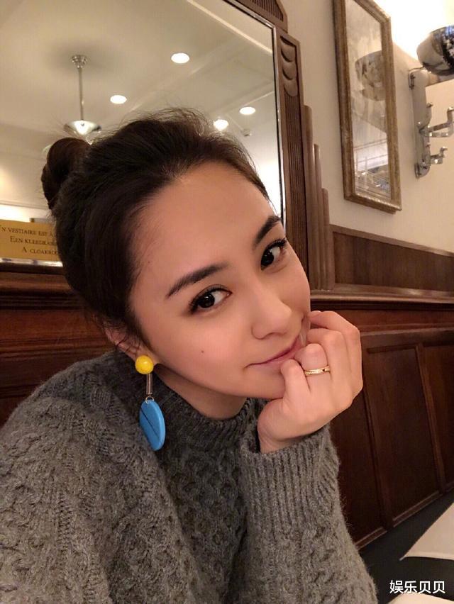 「陈冠希」阿娇官宣离婚后，陈冠希晒多张图片引热议，图中文字被疑暗有所指