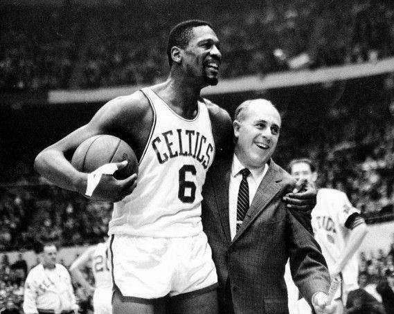 迈克尔·乔丹▲NBA73年历史至今，只被8个人统治过，库里小卡还不够资格！