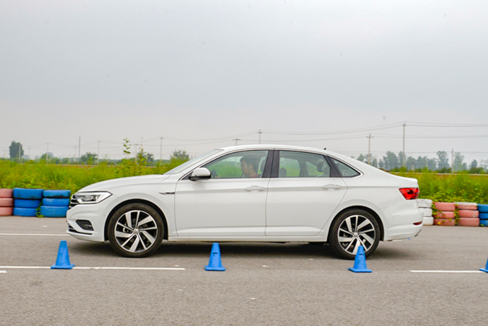 轮胎|性能、油耗、舒适性全面对比,全国销量Top 5轿车谁最强?