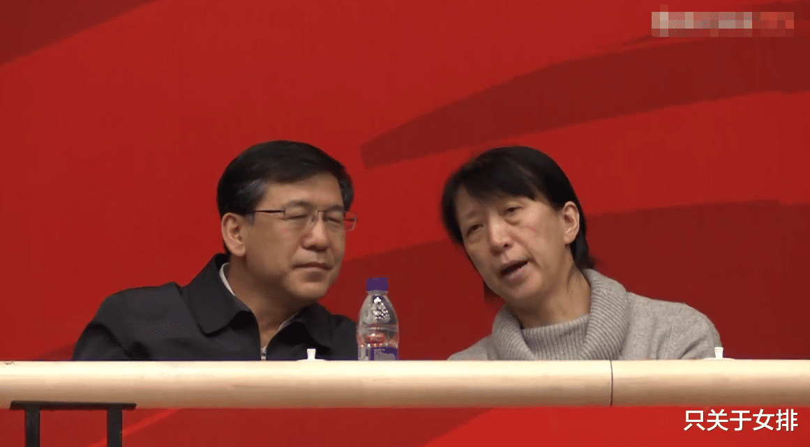 「张常宁」咋回事？女排国手回联赛身高缩水，有人相差6厘米，张常宁尴尬了