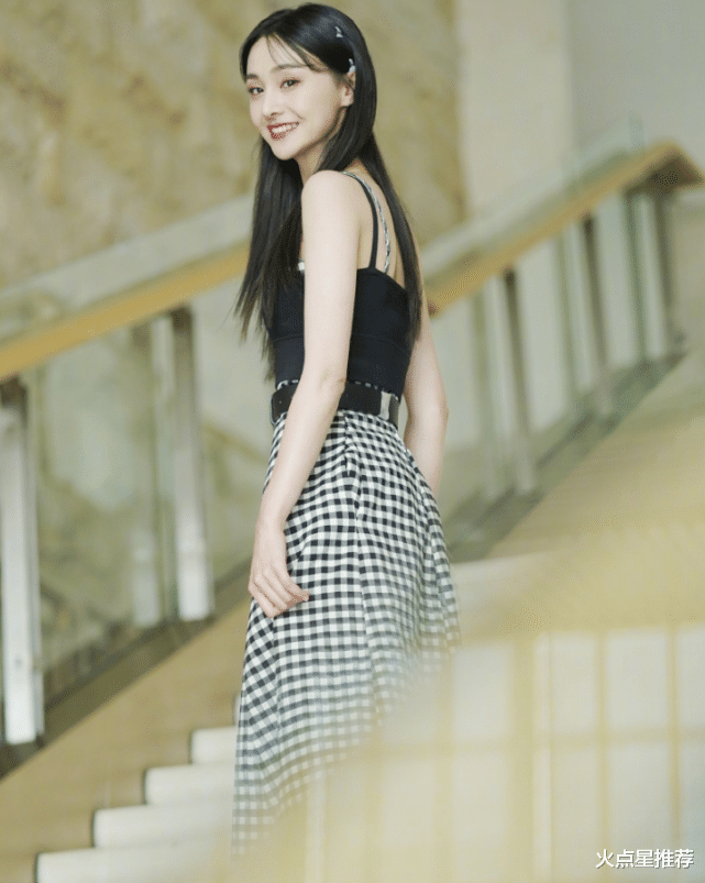 [刘海]还不懂为何郑爽一直留刘海？看她掀起刘海后，美到人不敢认