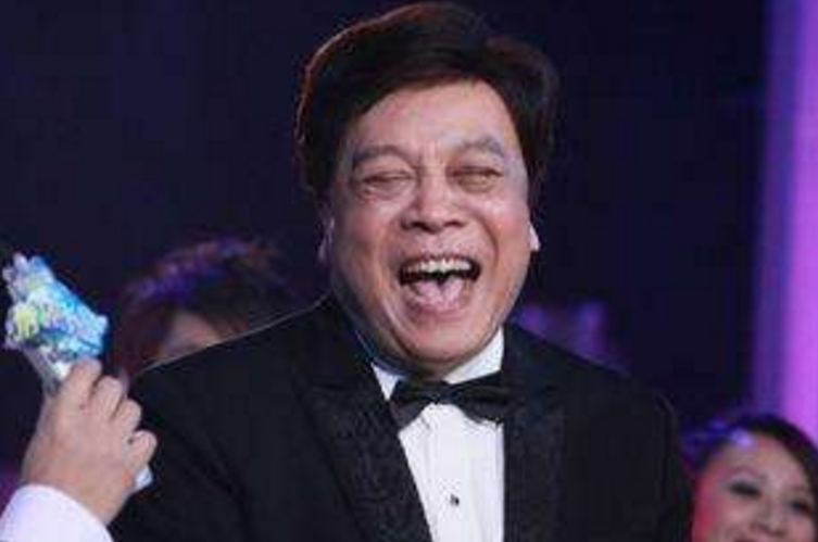 赵忠祥@之前搭档赵忠祥主持春晚，吞药轻生两婚两离，现74岁与女儿相依为命