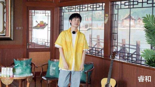 周深|曾是《好声音》冠军的他，却到了要被周深带着上综艺节目