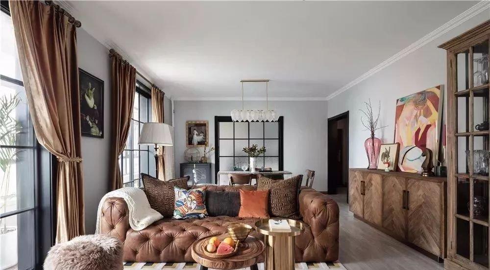 |越来越多人客厅不装吊顶了，现在流行这样装，省钱又大气