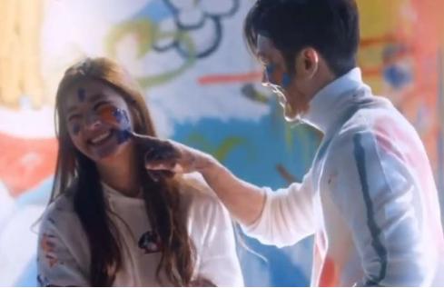 赵露思|被网友质疑整容，赵露思怒甩童年照，粉丝：从小到大一模一样