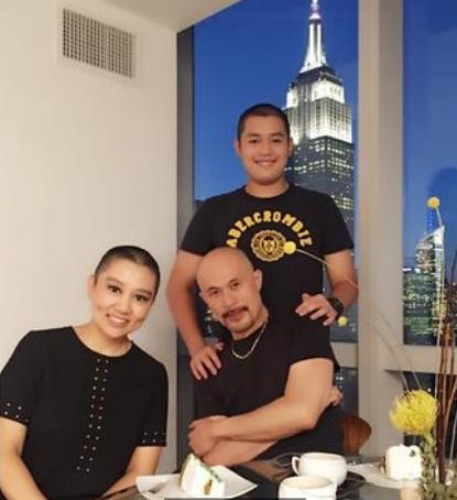 蓝洁瑛|1994年，金毛狮王徐锦江拦住一陌生女兵，道：我喜欢你，我们结婚